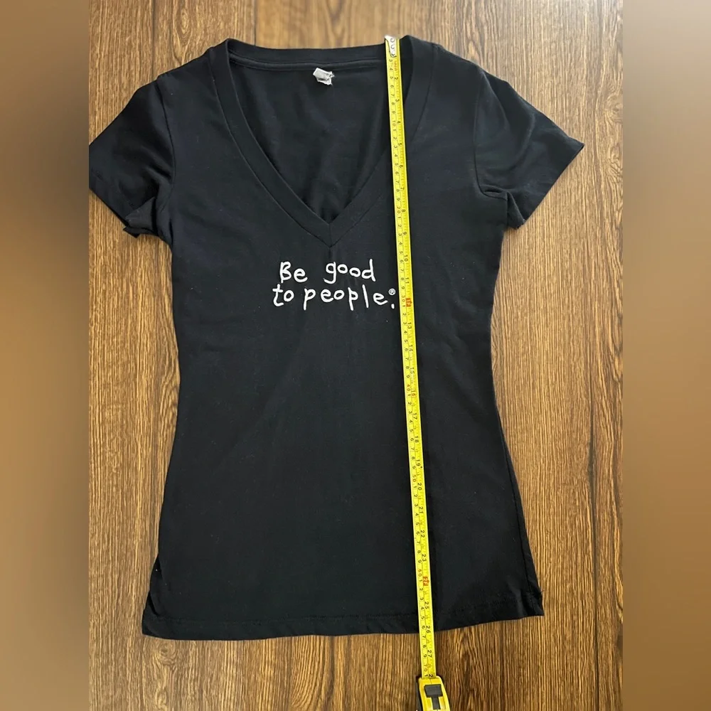 Be Good To People 
Women’s 
Small/Medium 
Black 
Short sleeve t-shirt - Picture 4 of 5